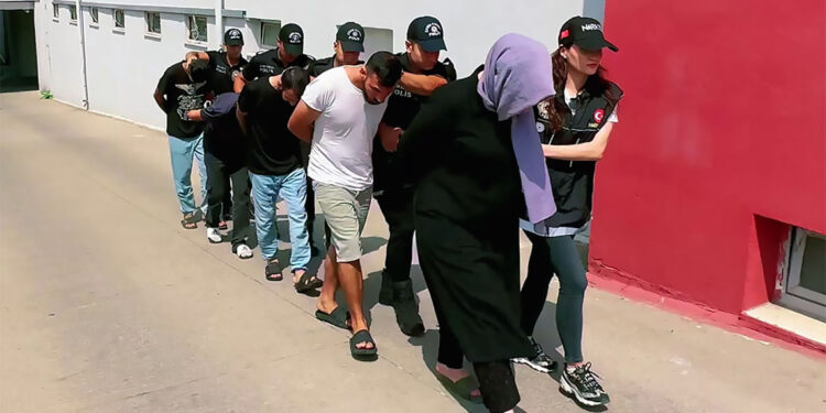 Adana'da torbacı operasyonu; 14 tutuklama