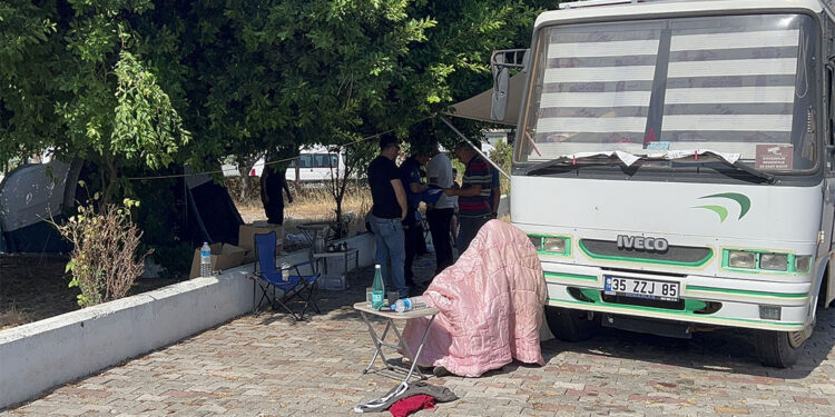 Sandalye üzerinde ölü bulundu
