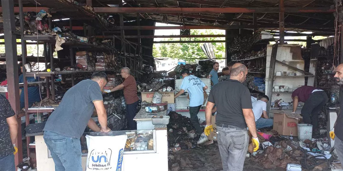 Malatya küçük sanayi sitesi'nde dün gece çıkan yangında konteyner iş yerleri yanan 25 esnaf, mağduriyetlerinin giderilmesini istiyor.