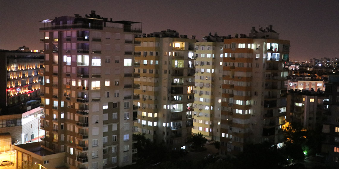 Asgari ücret için ışıklar açılıp kapatıldı