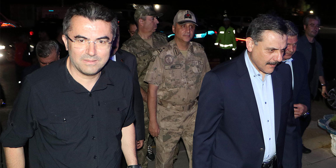 İkazlara uyun, sudan geçmeye çalışmayın