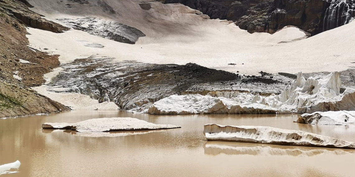 Cumhurbaşkanlığı kararı ile 4 yıl önce 'milli park' ilan edilen Hakkari'deki 4 bin 135 rakımlı Cilo Dağları'nda bulunan buzullar, her geçen yıl küresel ısınma nedeniyle eriyor.