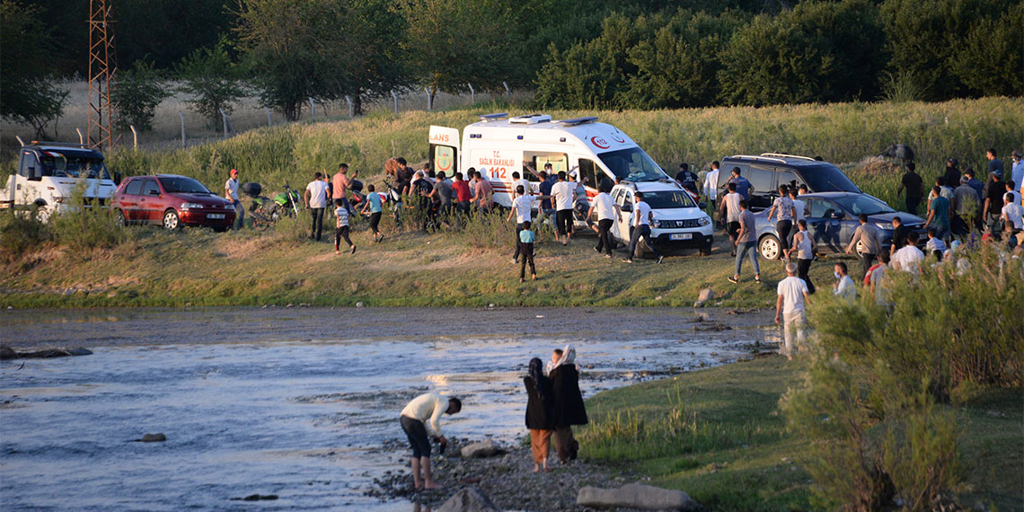 10 kişi boğuldu, uzman uyardı: Tek başınıza yüzmeyin