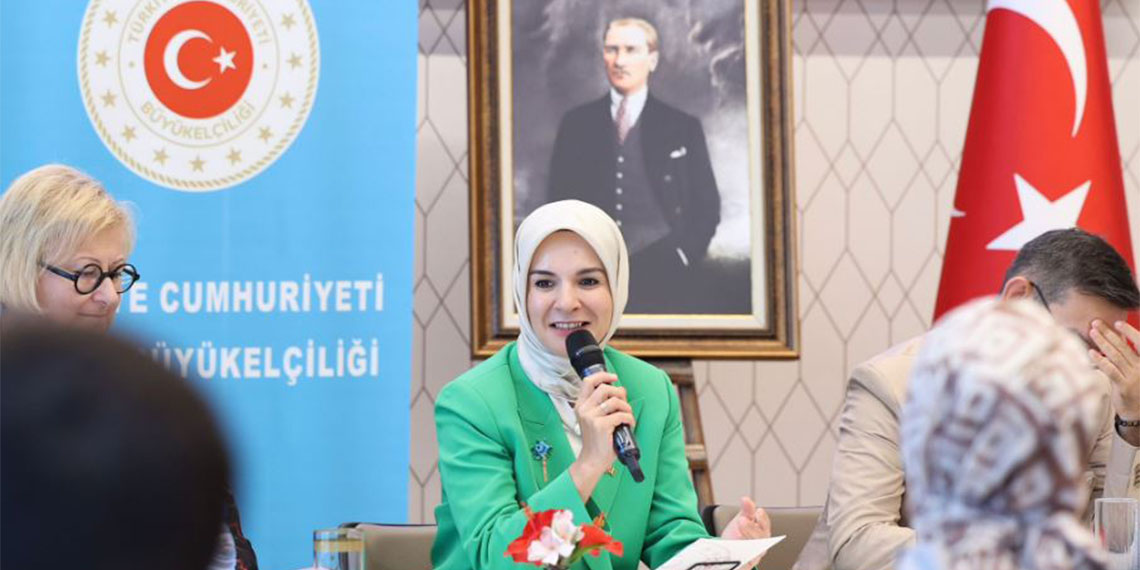 Bakan Göktaş, Türkiye'nin Dakar Büyükelçiliğini ziyaret etti