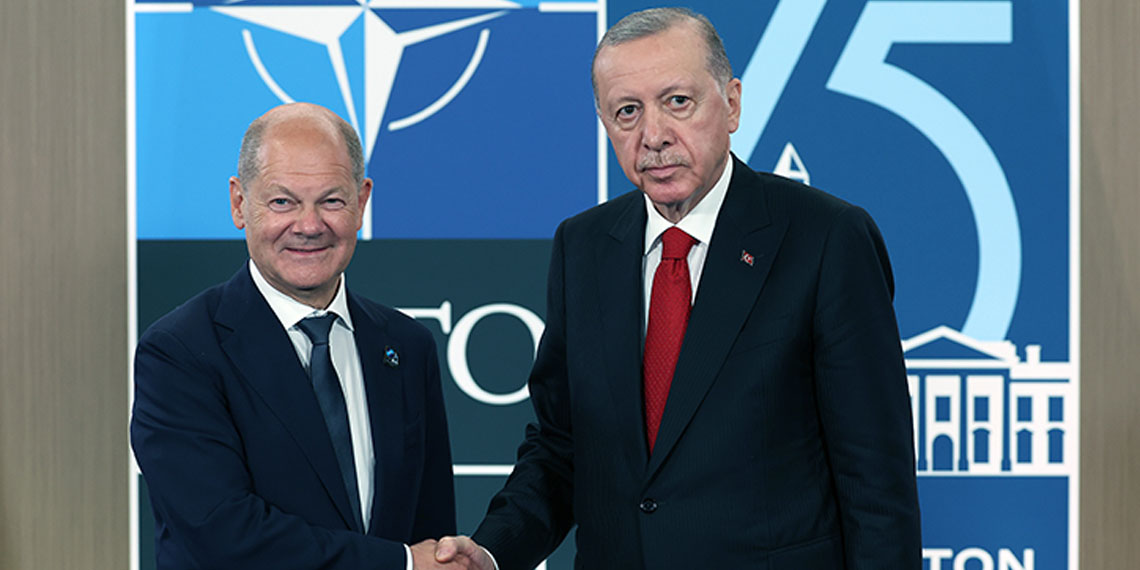 Cumhurbaşkanı Erdoğan NATO Liderler Zirvesi'nde temaslarını sürdürüyor