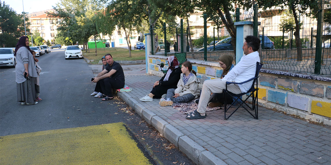 Afyonkarahisar'da 4.4 büyüklüğünde deprem