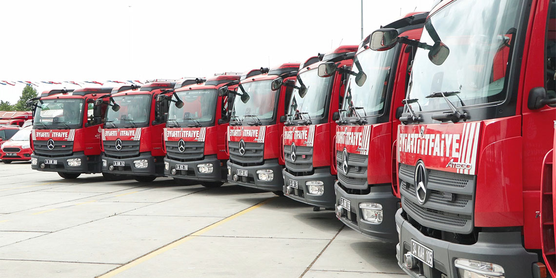 İBB Başkanı Ekrem İmamoğlu, "2 bin 300 kişilik personel alımı süreci engellenmektedir. Buradan şikayet ediyorum, bunun altına imza atmayan kim varsa" dedi.