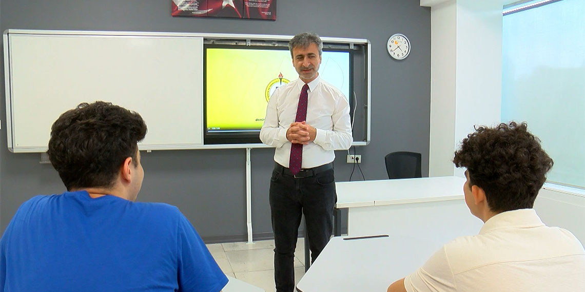 LGS tercih döneminin sona ermesine sayılı günler kala uzmanlar uyardı: Doğru lise seçimi çok önemli, veliler okulları mutlaka görüp eğitim programıyla ilgili bilgi almalı.