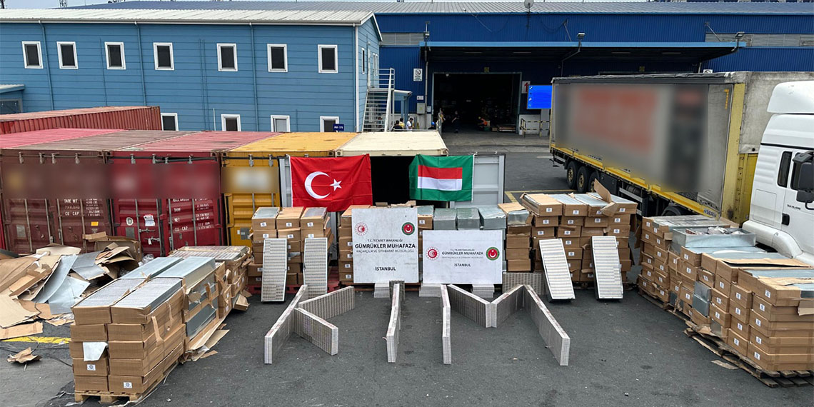 Ticaret Bakanlığı, Mersin ve İstanbul'da düzenlenen operasyonlarda yasa dışı yollarla yurda sokulmaya çalışılan 521.1 milyon liralık kaçak eşyanın ele geçirildiğini açıkladı.