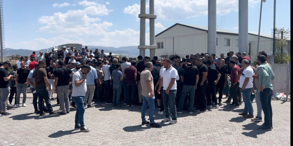 Elazığ'ın Alacakaya ilçesinde Yıldırım Holding'e bağlı Eti Krom çalışanlarının eylemi 13 gündür sürüyor.