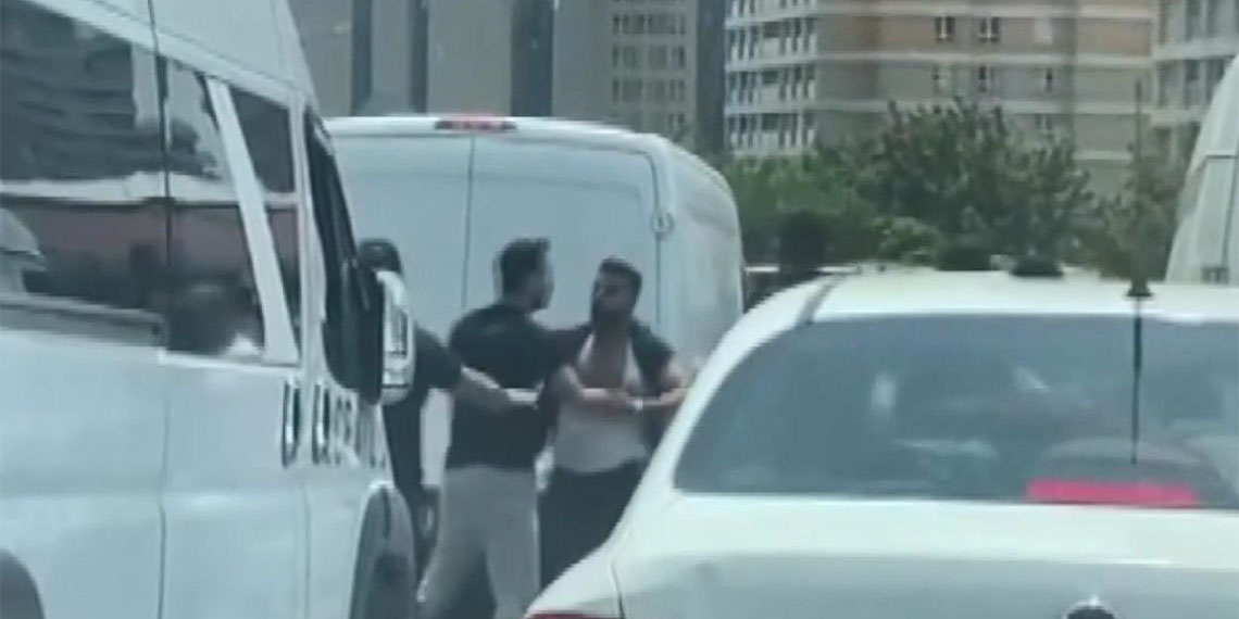 Avcılar'da tekmeli yumruklu trafik kavgası