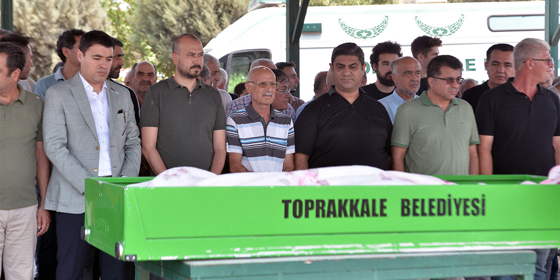 İzmir'de suyla dolan yolda akıma kapılarak ölen Özge Ceren Deniz'in (23) cenazesi, Osmaniye'de toprağa verildi.