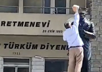 Elazığ'da Atatürk heykeline taşlı saldırı