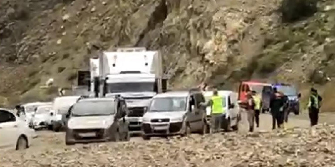 Tortum'da sağanak sonrası heyelan