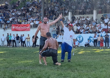 Domaniç Yağlı Pehlivan Güreşleri'nde Hüseyin Gümüşalan başpehlivan oldu