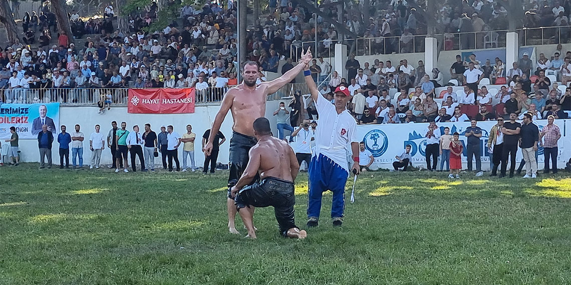 Domaniç Yağlı Pehlivan Güreşleri'nde Hüseyin Gümüşalan başpehlivan oldu