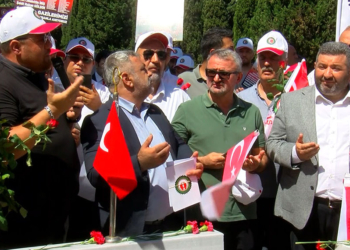 Hak-İş Konfederasyonu 15 Temmuz şehitlerini andı