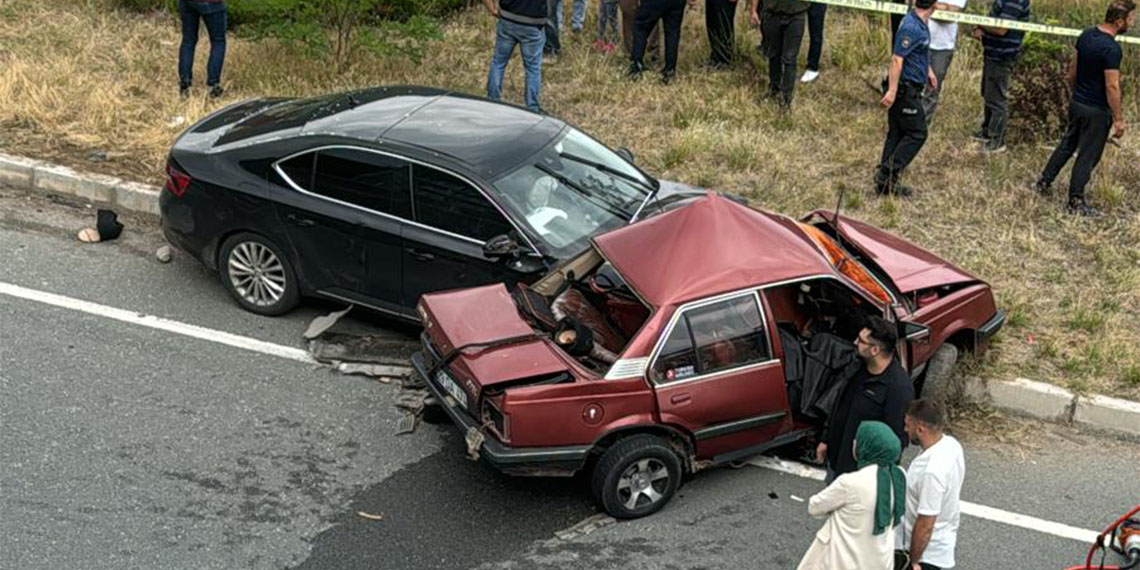 Gümüşhane'de otomobiller çarpıştı; Yaşlı çift öldü, 3 torun yaralandı
