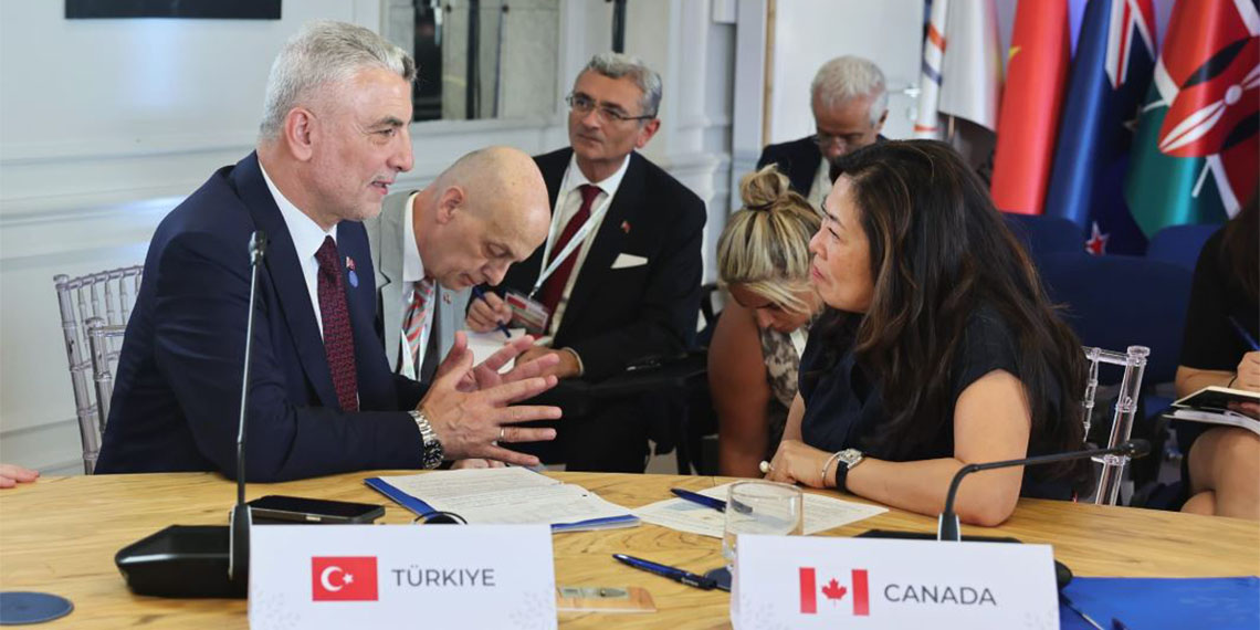 Ticaret Bakanı Ömer Bolat İtalya'da mevkidaşlarıyla ikili görüşmeler yaptı ve G7 toplantısına katıldı.