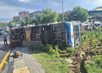 Ankara'da belediye otobüsü devrildi; 5 yaralı