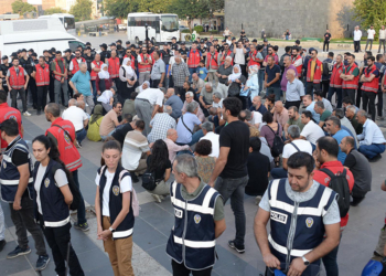 DEM Partililerin TSK ile ilgili sözlerine emniyet amirinden müdahale