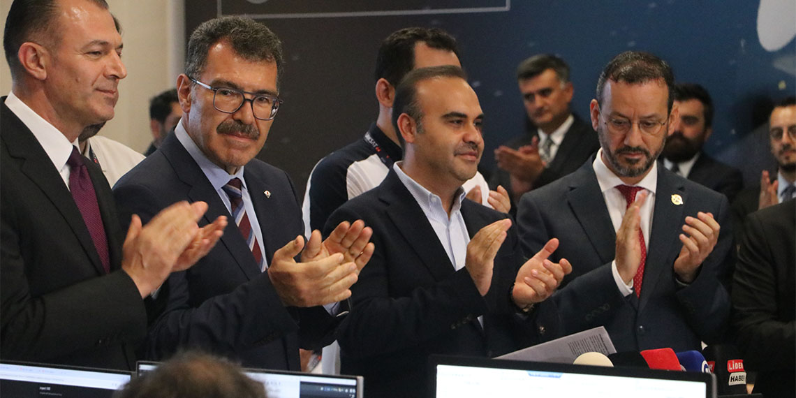 Türkiye'nin ilk yerli ve milli haberleşme uydusu Türksat 6A'nın son ateşlemesi başarıyla gerçekleştirildi.