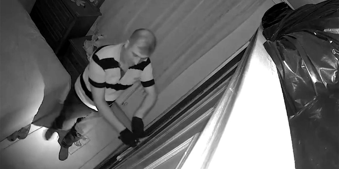 Ankara'nın Sincan ilçesinde emanet edilen anahtarları kopyalayıp, evlerden hırsızlık yapan bakkal Ahmet Avcı tutuklandı.