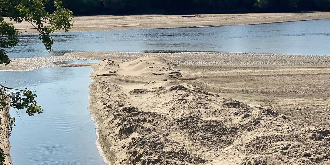 Edirne'de hava sıcaklıklarının mevsim normallerinin üzerinde seyretmesi ve bölgede yağış miktarının düşük olması nedeniyle debisi düşen meriç nehri'ne 600 bin metreküp su salımı yapılacak, havzada tam zamanlı kapatma ve kademeli sulamaya geçilecek.