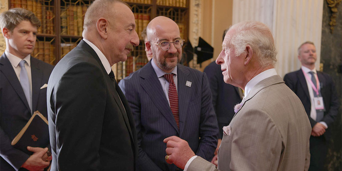 İlham Aliyev Kral Charles ile bir araya geldi