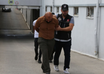 2 şüpheli, akü içerisine gizledikleri 11 kilogram esrarla yakalandı