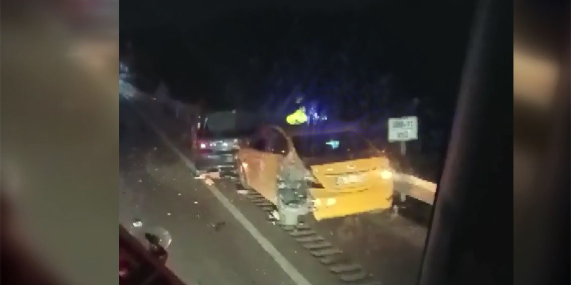 Eskişehir-Ankara karayolunda ilerleyen kamyon, tren raylarına uçtu