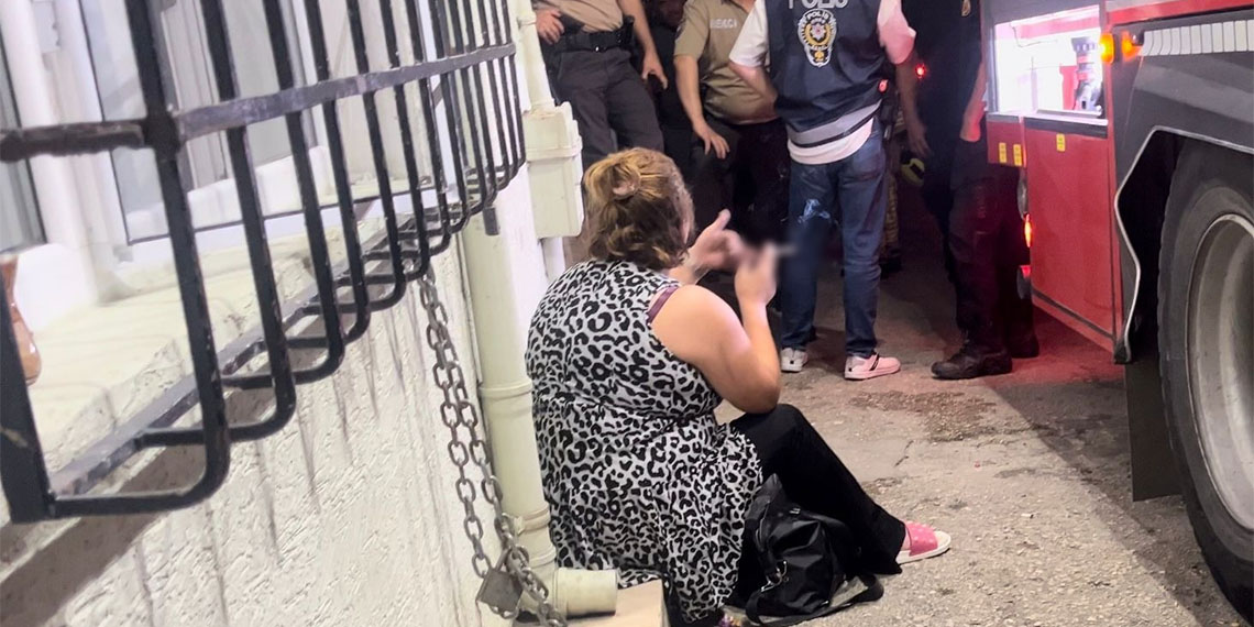 Bursa'da ailesiyle birlikte yaşadığı evi ateşe verdi