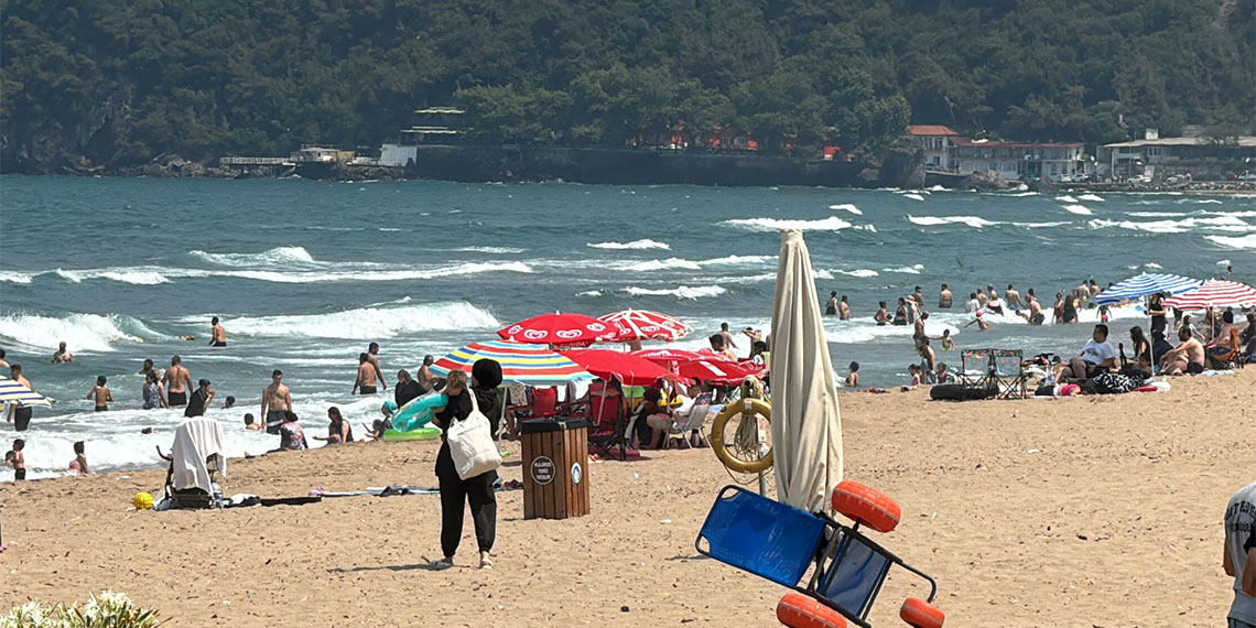 67 kişi denizde boğulma tehlikesi geçirdi, 1 kişi öldü