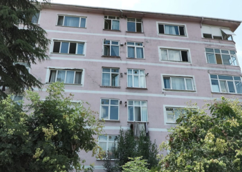 Bahçelievler'de 104 daireli sitenin tehlikeli görüntüsü dikkat çekti