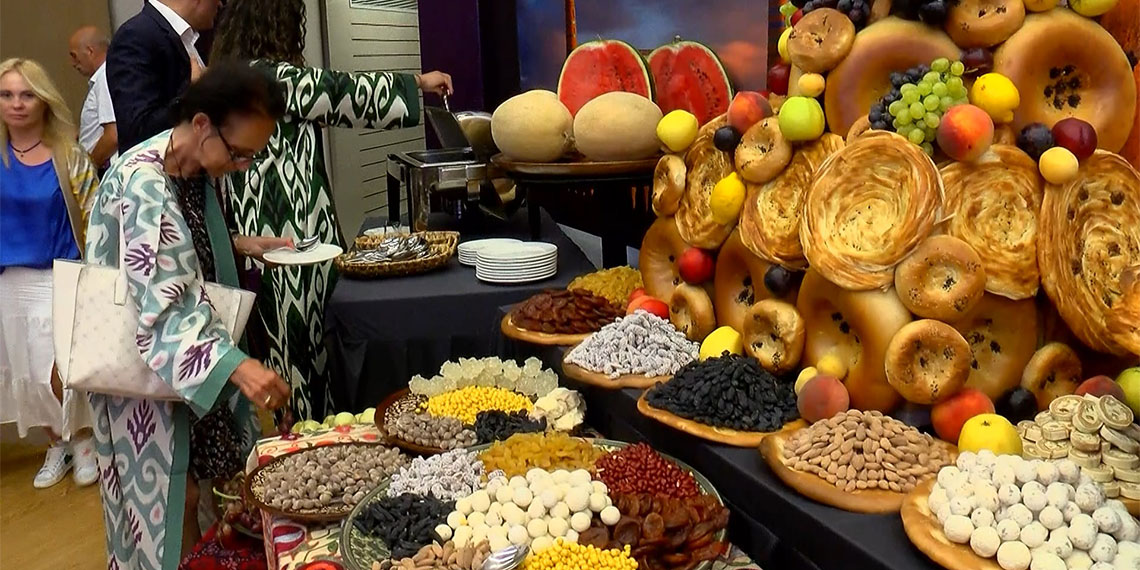 Özbekistan'ın geleneksel mutfağı Türk turizmcilere tanıtıldı