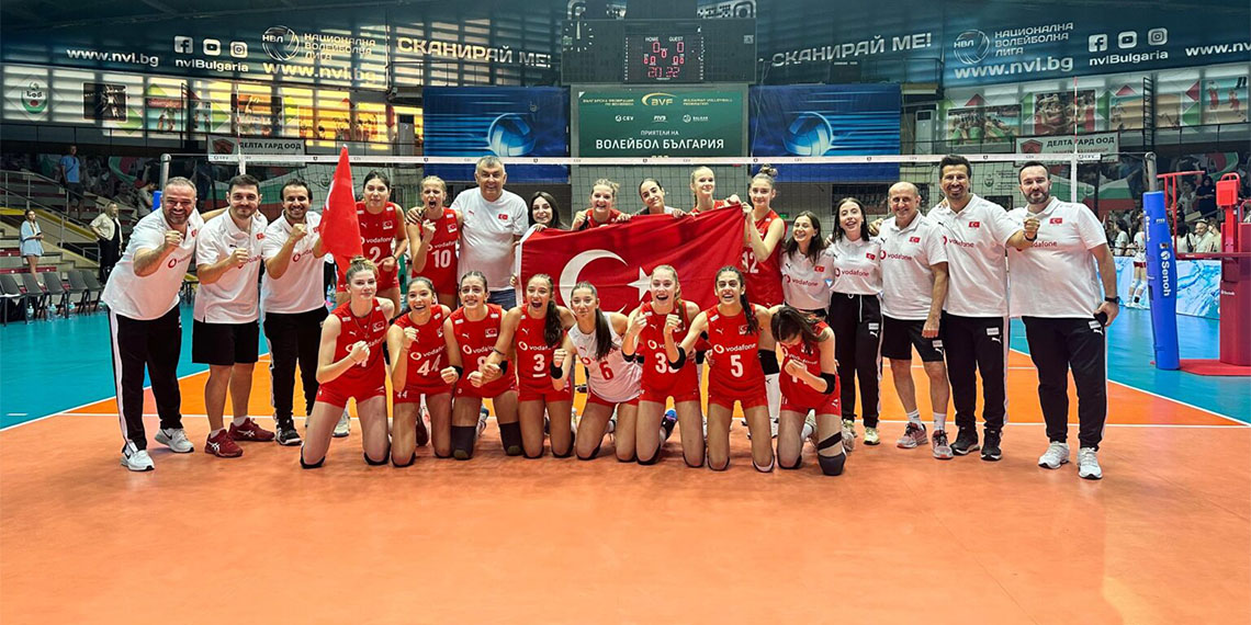 16 Yaş Altı Kadın Milli Voleybol Takımı şampiyon oldu