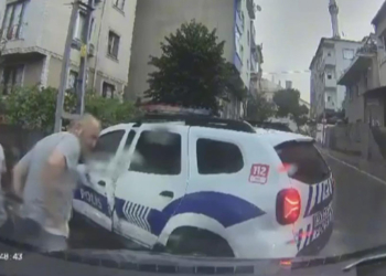 Ümraniye'de otomobil polis aracına çarptı