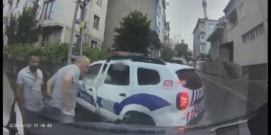 Ümraniye'de otomobil polis aracına çarptı