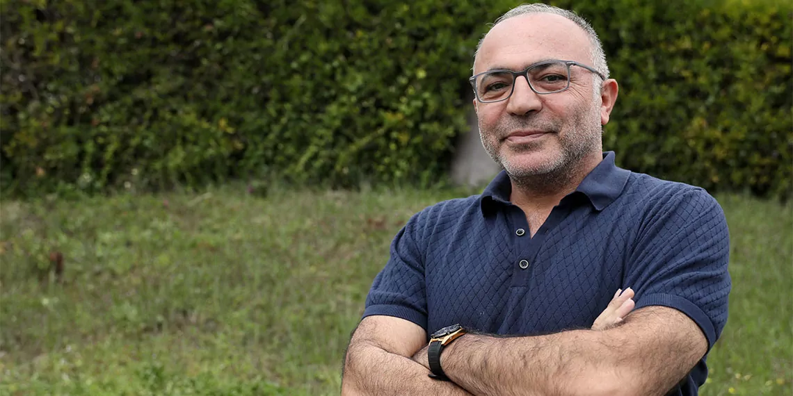 Akdeniz üniversitesi'nden prof. Dr. Coşkun usta, antidepresanların kontrolsüz kullanımının intihara kadar sürükleyen yan etkileri olduğunu belirterek, "100 kişiden 43'ünde yan etki gözlendi. Yan etkilerin yüzde 75'i kadınlarda görüldü" dedi.