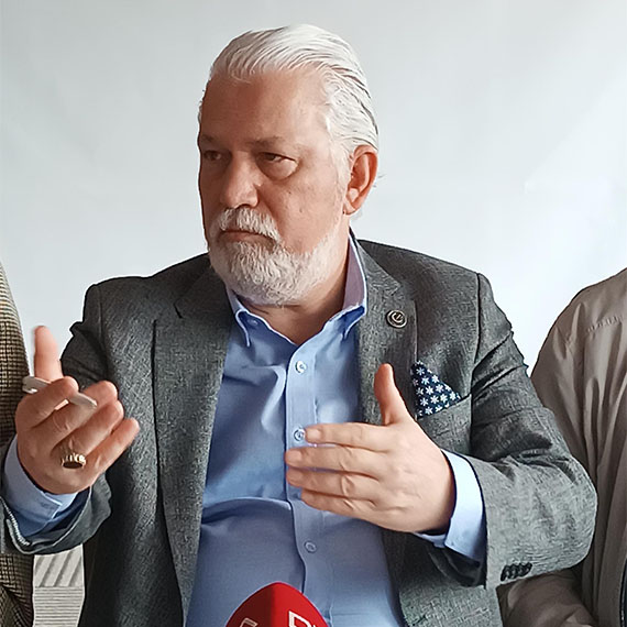 Yeniden Refah Partisi Sosyal Politikalardan Sorumlu Genel Başkan Yardımcısı Selçuk Geyveli, "Belediyelerin hizmetini engellemek istiyorlar bunu doğru bulmuyoruz" dedi.