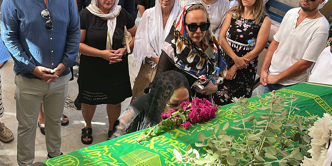 Oğlu Harun Akaröz'ü (52) kaybeden şarkıcı Safiye Soyman, "Morgda ellerimle yıkadım. Gülerek gitti benim çocuğum" dedi.