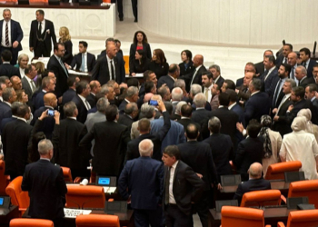 TBMM Genel Kurulu'nda milletvekilleri arasında arbede