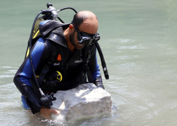 Roma dönemine ait köprünün kemer taşları derede bulundu