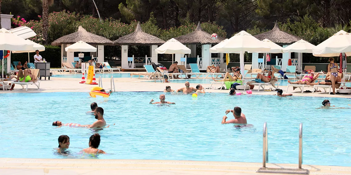 Türkiye'de ocak, şubat ve mart aylarında yurt içinde tatile giden 8 milyon 262 bin kişi, 45 milyar 262 milyon 452 bin lira harcama yaptı. Geçen yıla göre yerli turistin yeme içme harcaması yüzde 91 arttı.