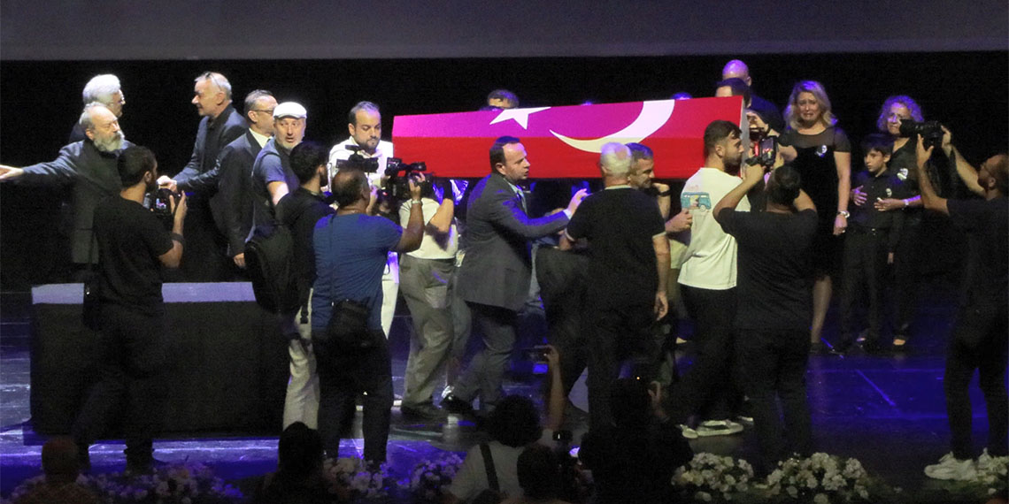 Kenan Işık için AKM'de tören düzenlendi