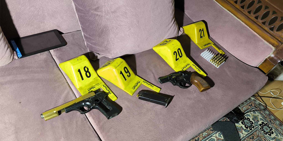 Eyüsultan'da silah ve uyuşturucu operasyonu