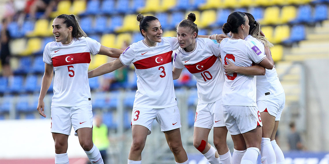 2025 Avrupa Şampiyonası Elemeleri B Ligi 1’inci Grup 6’ncı ve son maçında Macaristan’ı 4-1 mağlup eden A Milli Kadın Futbol Takımı play-off'larda mücadele etmeye hak kazandı.