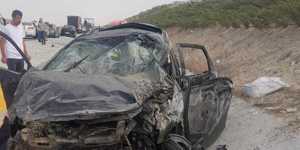 Aksaray'da otomobil bariyerlere çarptı; 1 ölü, 2 yaralı