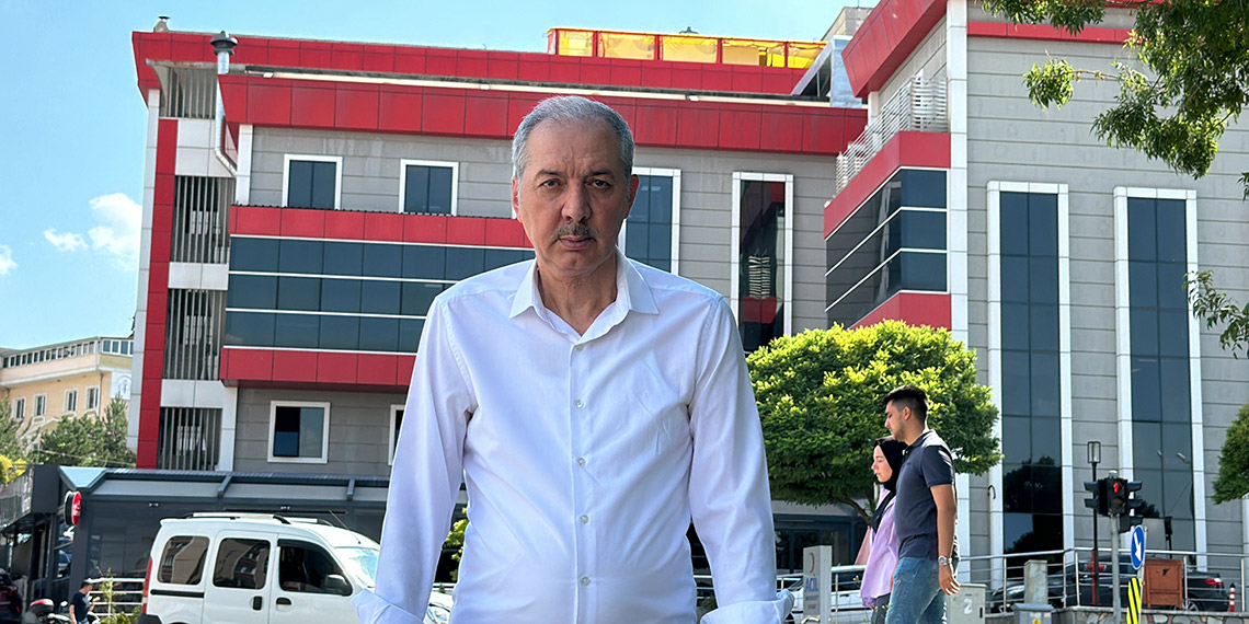 Ameliyatta belinde unutulan gazlı bezle 4 yıl yaşadı