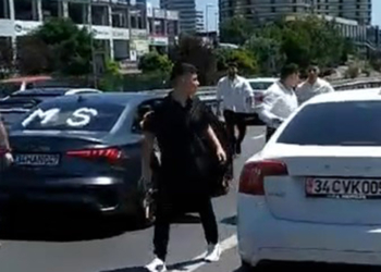 Aniden duran düğün konvoyu zincirleme kazaya neden oldu
